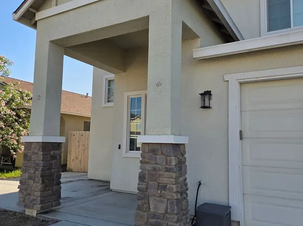1443 Greenbrier Dr, Hanford, CA 93230