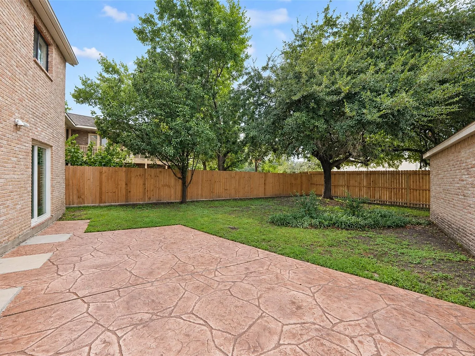 4 bed, 2.5 bath, 2628 sqft, $2,600 — Photo 3