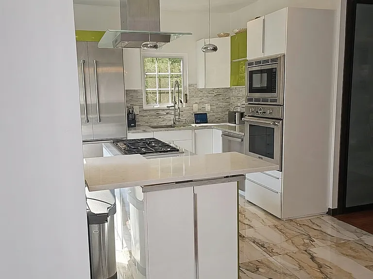 10 Russell Ct — Photo 7