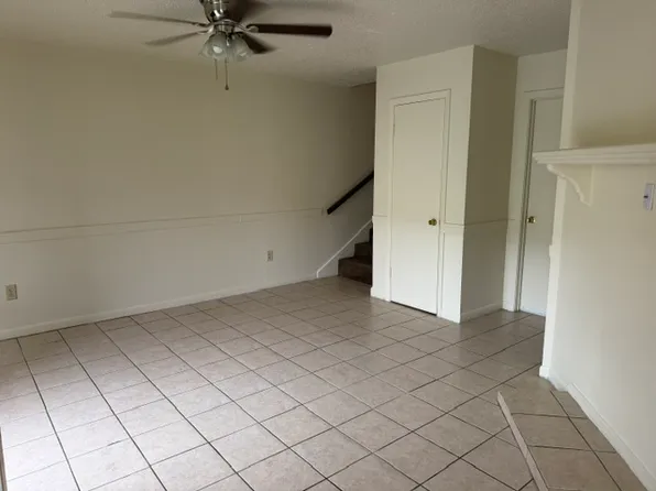 16051 Nehru Ave APT C, Baton Rouge, LA 70816