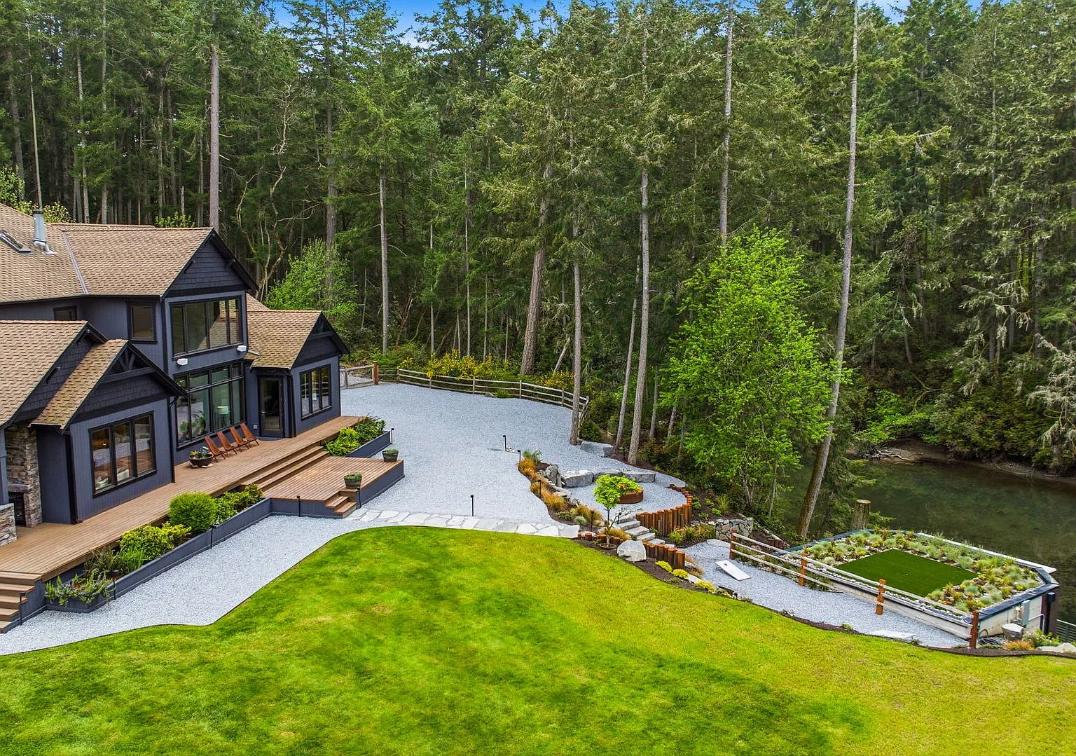 Private Fox Island Waterfront Estate | Nearly 2 Acres — Photo 3
