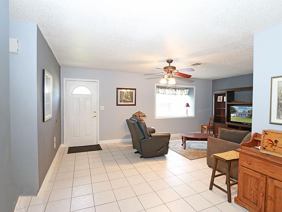 5th image of 274 NE Brunson Court