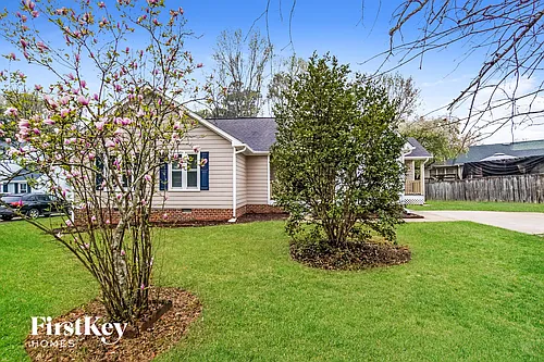 1909 Red Oak Ln Photo 1