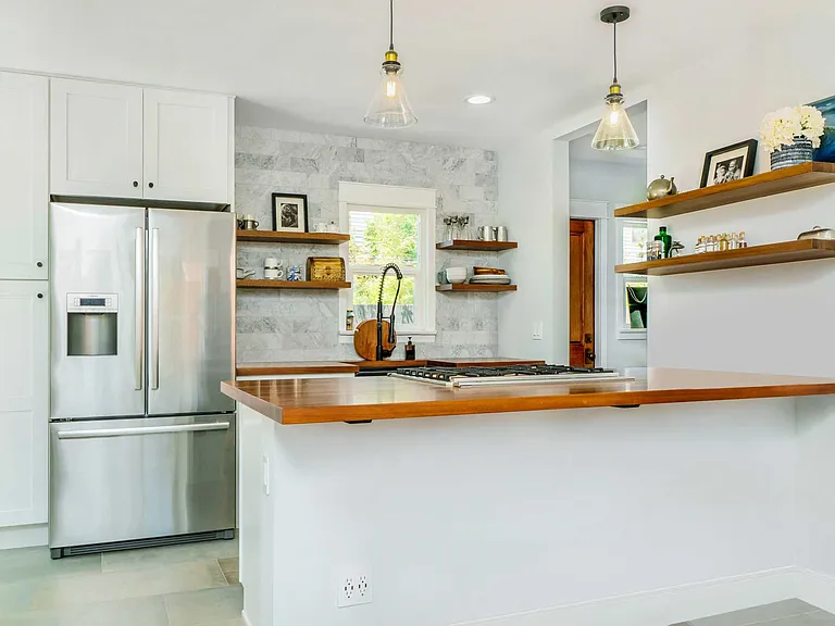 326 4th Ave #B — Photo 4