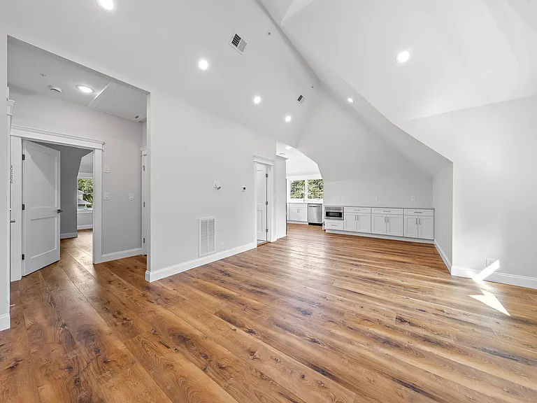 389 Spring Ave #C — Photo 10