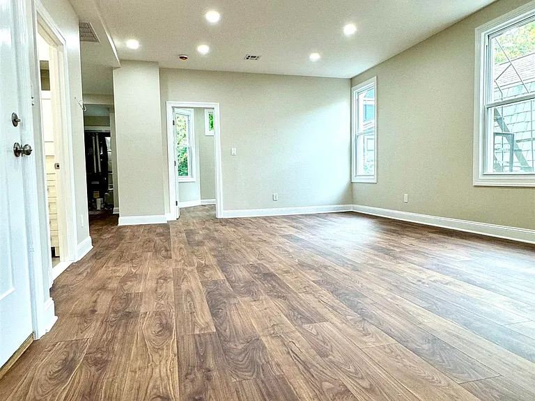 118 Parkview Ave #2 — Photo 6