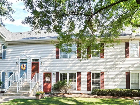 1003 Cumberland Ct, Mahwah, NJ 07430