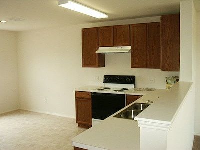 4th image of 1401 Queens Brook Ln
