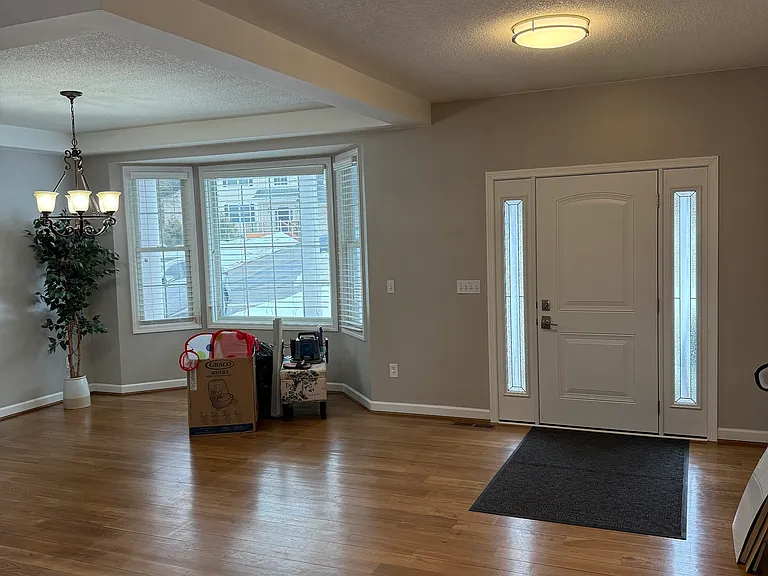 104 Valley View Rd — Photo 2