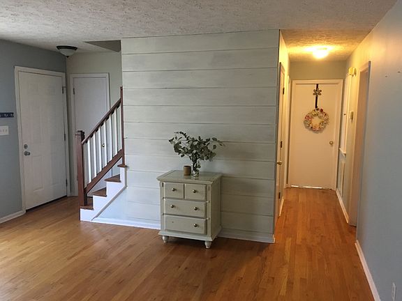 3rd image of 164 Cobblestone Dr