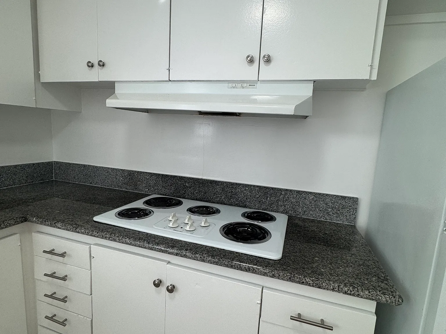 1307 Barry Ave — Photo 3