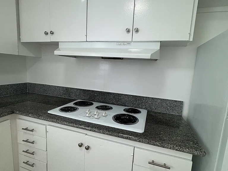 1307 Barry Ave — Photo 3
