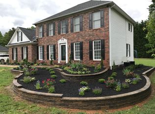 221 Hunters Pointe Dr, Spartanburg, SC 29303