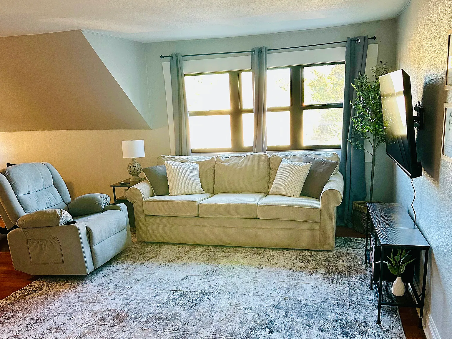1 bed, 850 sqft, $1,595 — Photo 1