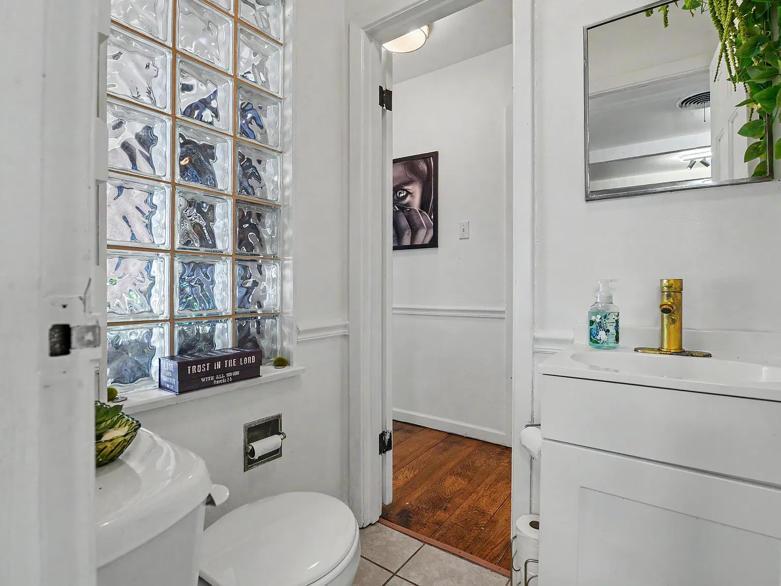 1 bed, 1.5 bath, 1758 sqft, $1,200 — Photo 2