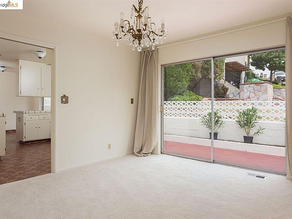 5th image of 3300 Sarazen Ave
