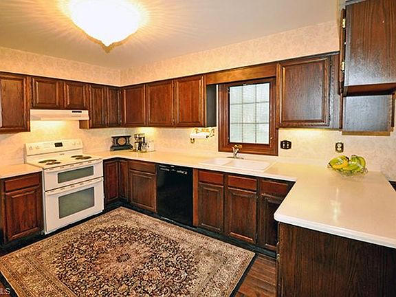 4th image of 32611 Carriage Ln