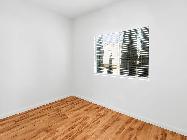 1828 Purdue Ave #203 — Photo 11