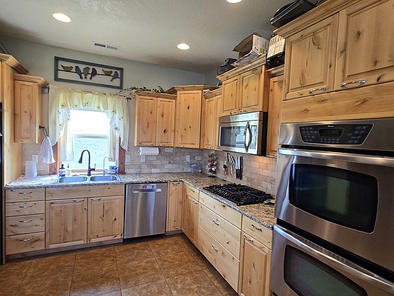 3rd image of 3645 Butte Rd