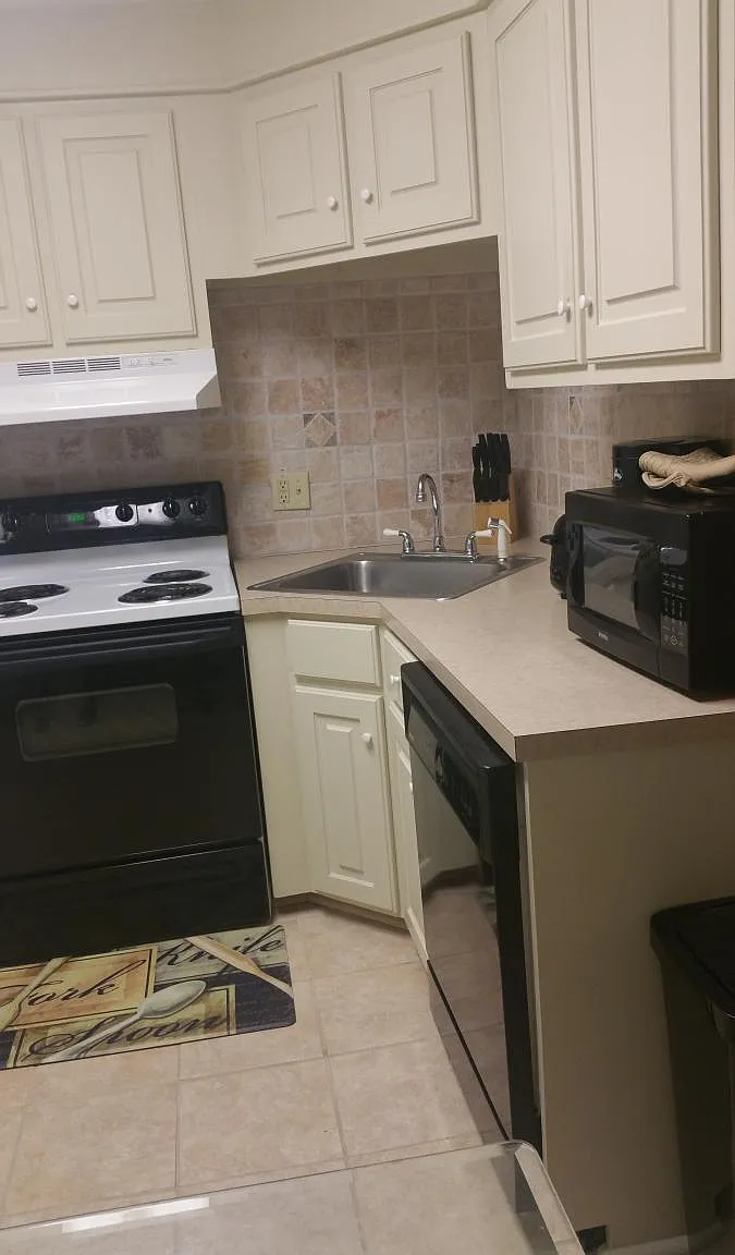 913 Prestwood Dr — Photo 1