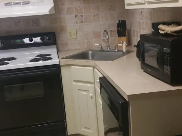 913 Prestwood Dr APT A, Hartsville, SC 29550