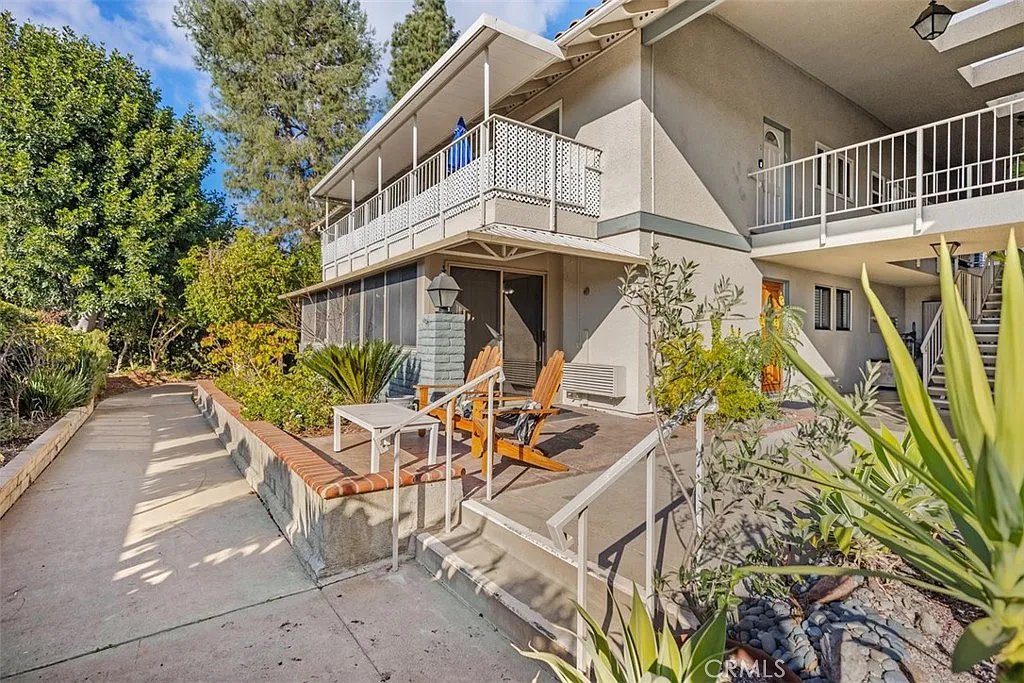 1 bed, 1010 sqft, $2,400 — Photo 3