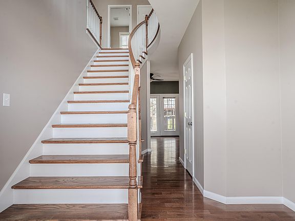 3rd image of 109 Bayberry Ln