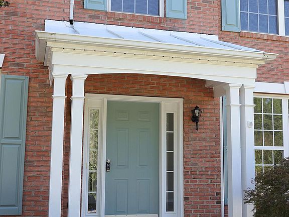 2nd image of 505 Sherwood Forest Pl