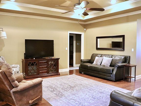 4th image of 913 Cypress Knoll Dr