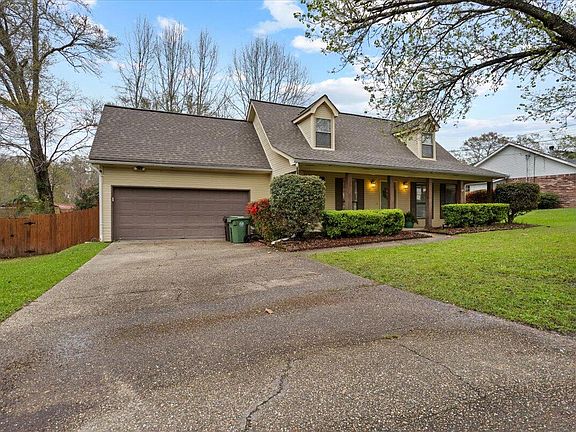 5th image of 210 Pinehills Dr
