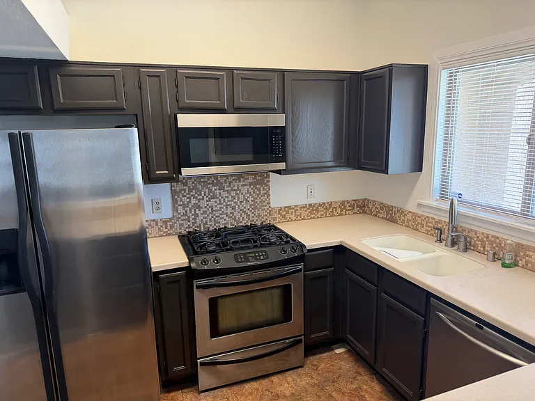 1156 Burroughs Ct — Photo 6