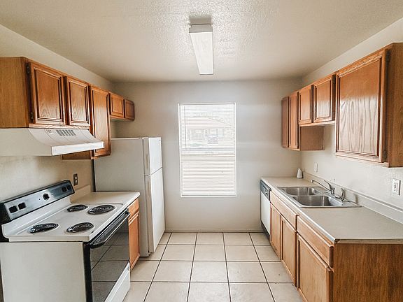 4th image of 1808 Windward Dr APT A