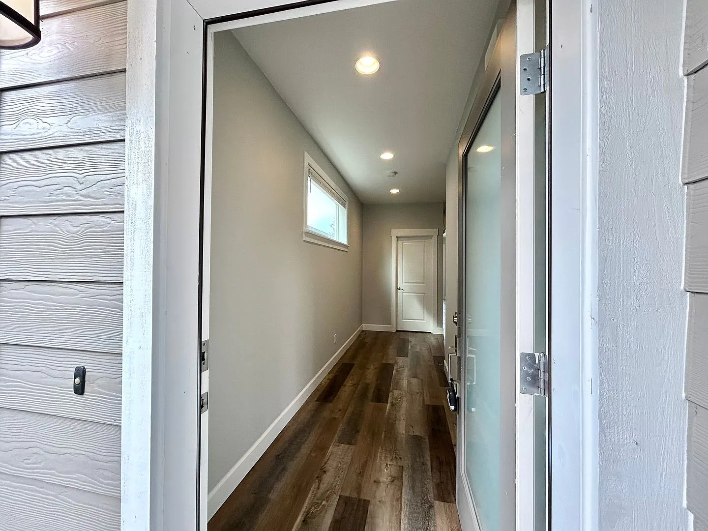 Large 3 Bed, 2.5 Bath Modern House! — Photo 4