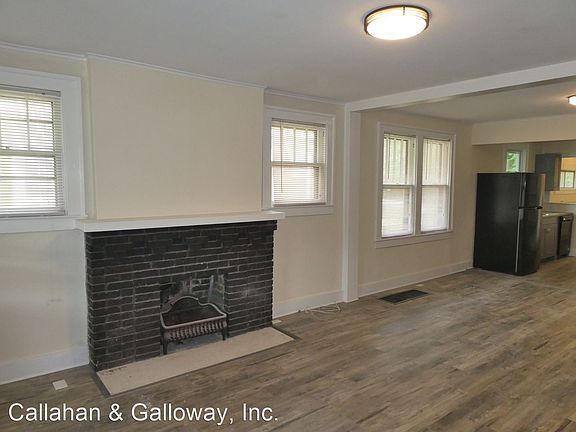 3rd image of 1503 Rosemary Ln