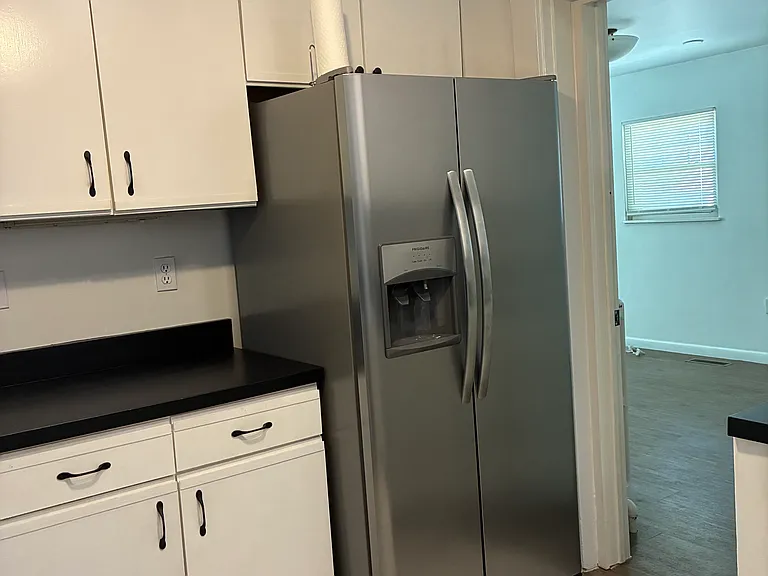 2809 Linwood Ave — Photo 11