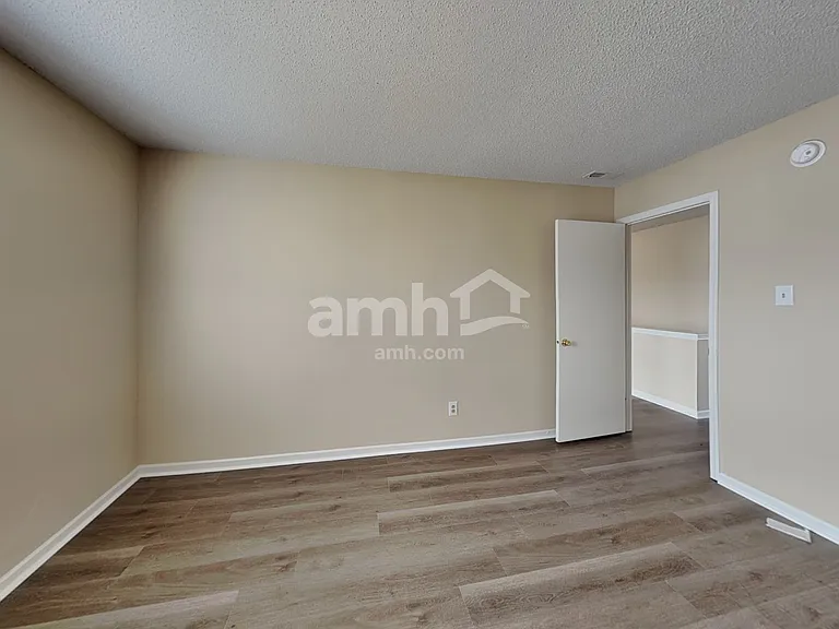 1939 Dutch Elm Dr — Photo 20