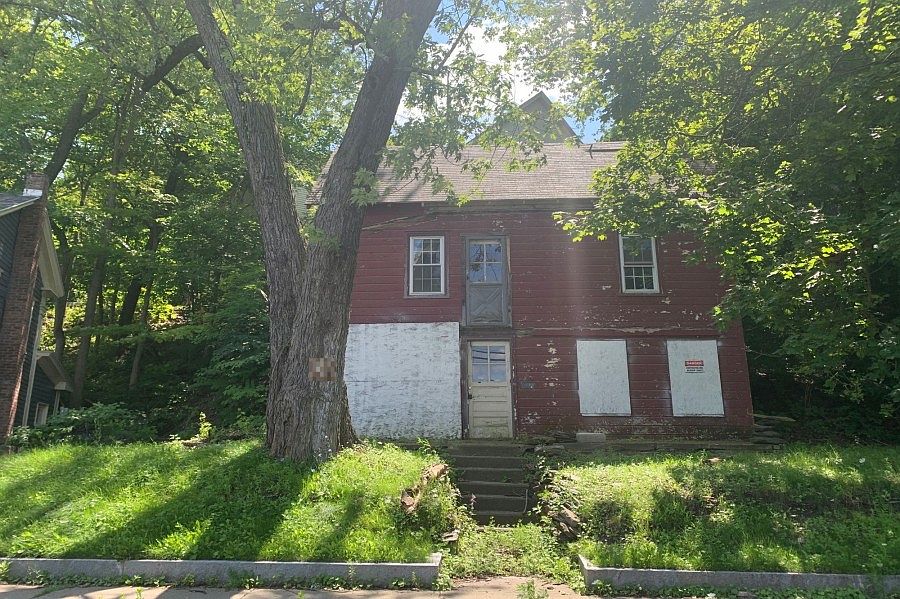 1st image of 61 Railroad Ave