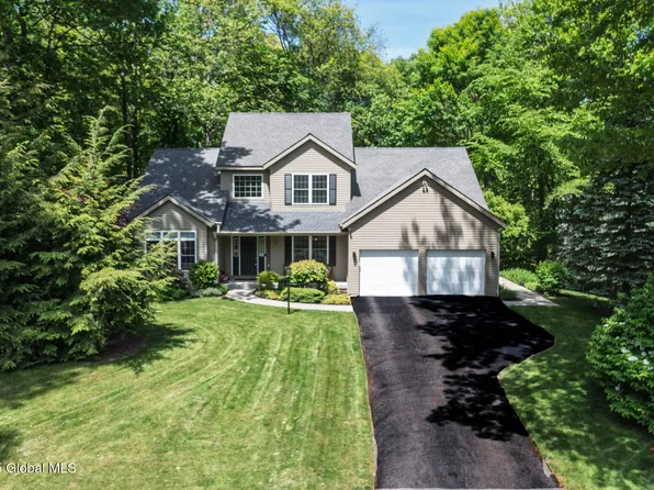 11 Newport Drive, Clifton Park, NY 12065