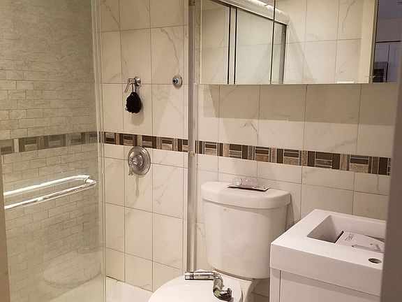 4th image of 46 Somers St #2