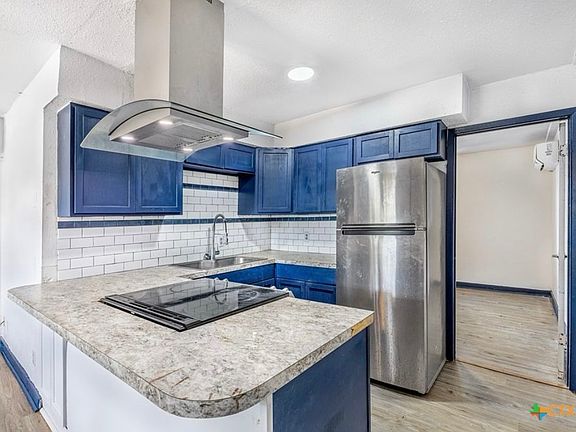 2nd image of 801 W Avenue I #D