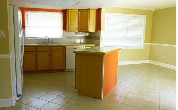 4th image of 614 Fair Oaks Dr