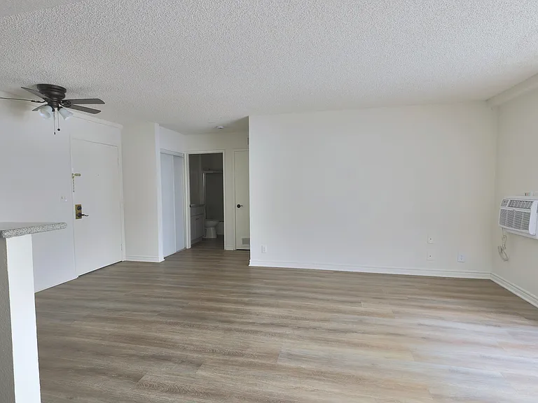 2928 Leeward Ave — Photo 10