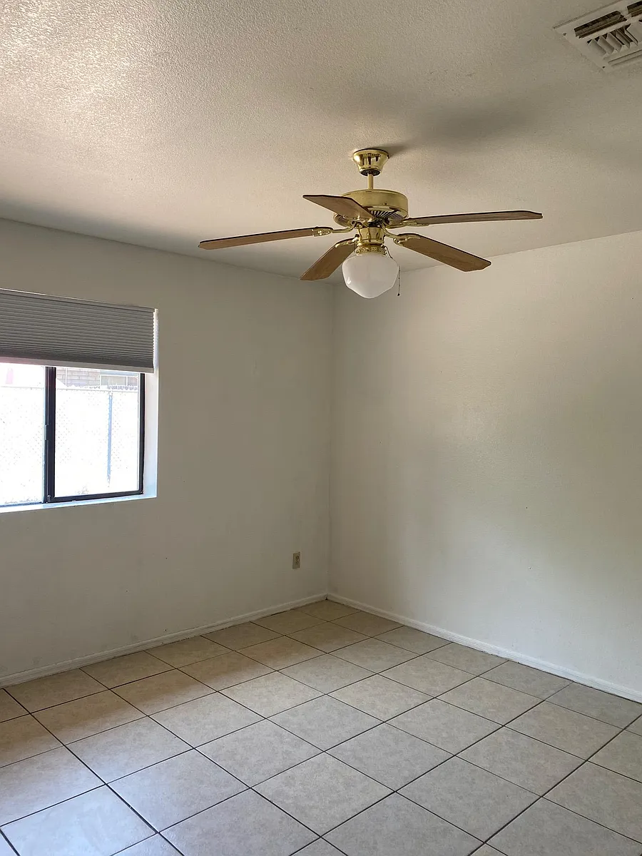 Building Photo - 4224 E Lee St #2