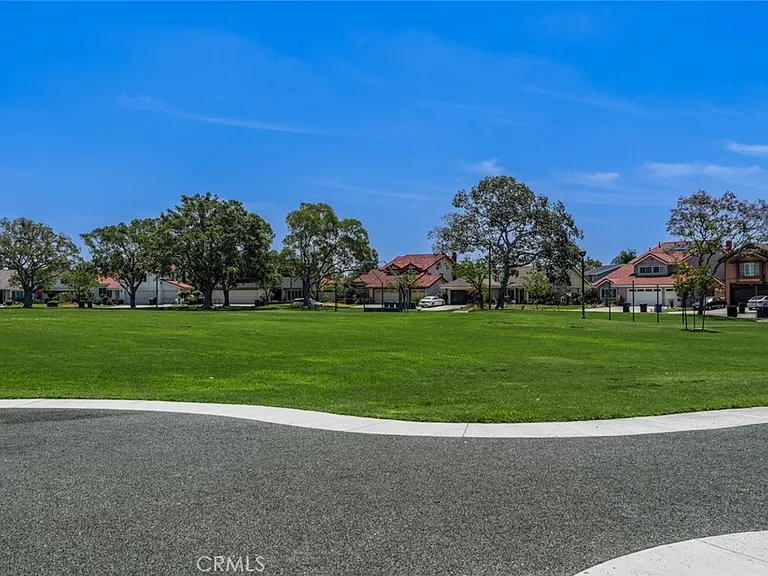 13014 Espinheira Dr — Photo 37