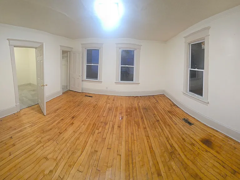1818 N Pulaski St #2 — Photo 2