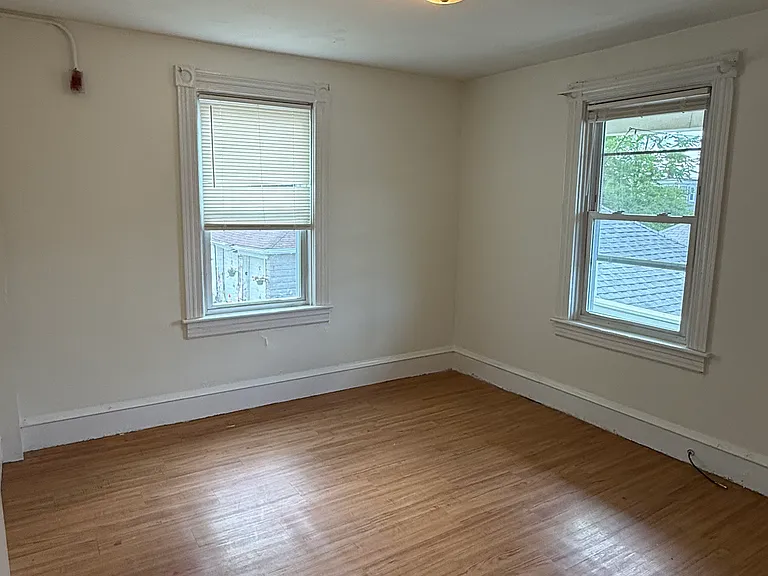 87 Penn St #2R — Photo 7