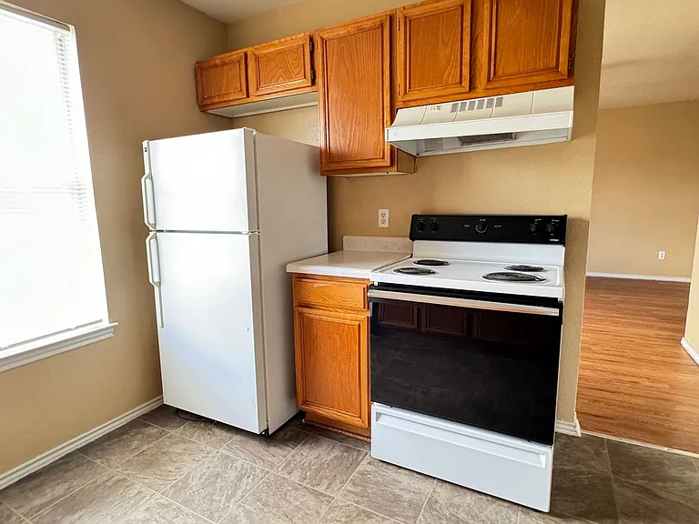 1601 Cedarhill Dr — Photo 6