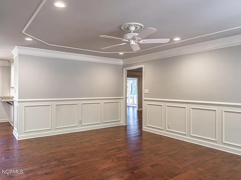 4 Fairway Ln — Photo 4