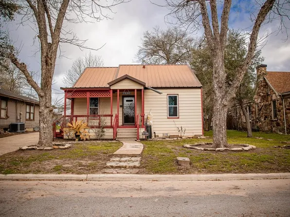 1001 Barnhill Street, Brenham, TX 77833