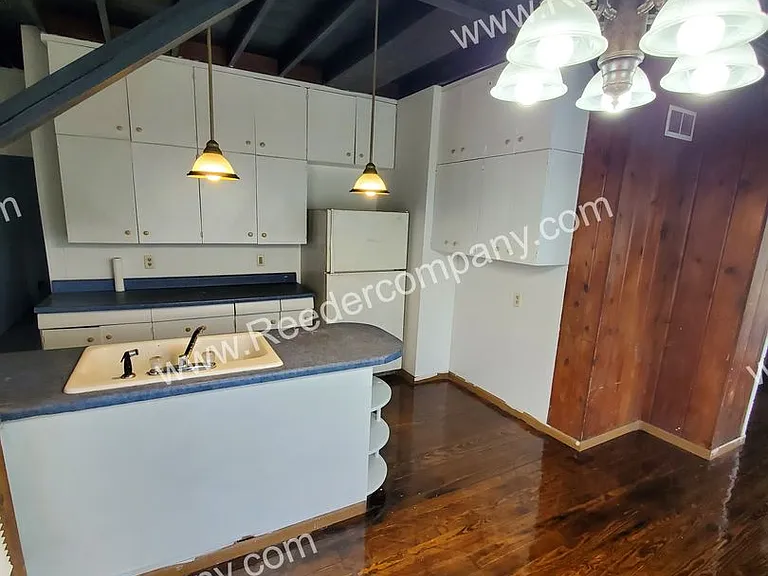 283 N Hamilton St — Photo 3